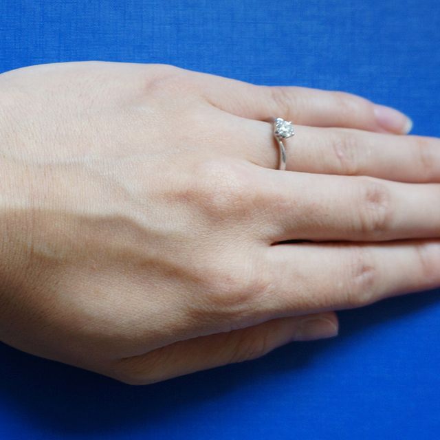 【アイプリモ(I-PRIMO)の口コミ】 指が短いので、Ｖ字にカーブしているデザインの指輪を探していました。サ…