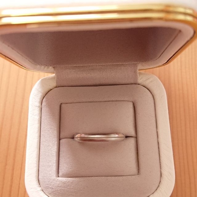 【ラザール ダイヤモンド(LAZARE DIAMOND)の口コミ】 センターから艶ありと艶消しにわかれていて面白いデザインだなと言うのが…