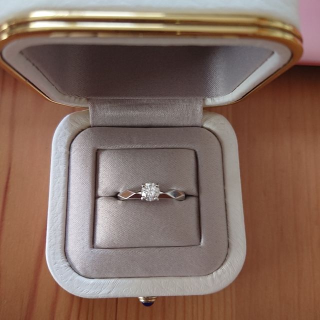【ブシュロン(BOUCHERON)の口コミ】 元々婚約指輪はブシュロンがいいと思っていたので、HPで気になる商品を2点…