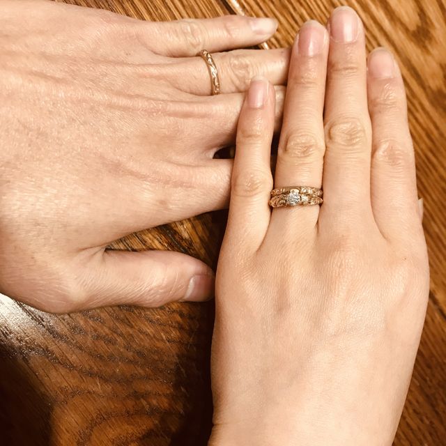 【ケイウノ ブライダル(K.UNO BRIDAL)の口コミ】 デザイナーの方に目の前でデザイン画を描いていただけるので感動します。
…