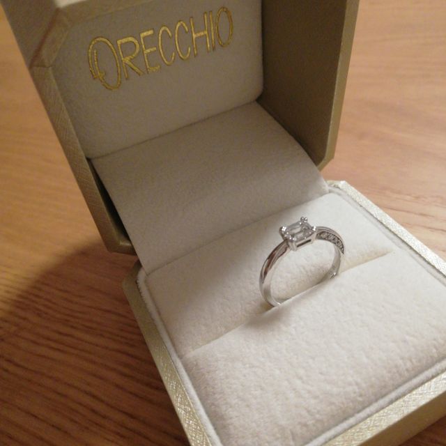 【ORECCHIO(オレッキオ)の口コミ】 エメラルドカットがかっこよく、純粋な印象を受けてオレッキオの指輪にし…