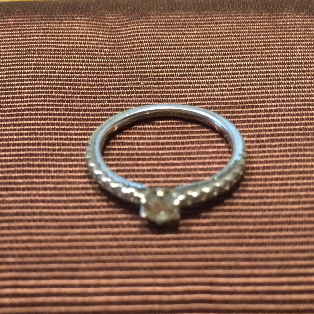 【バーニーズニューヨーク(BARNEYS NEW YORK)の口コミ】 一見ふつうのデザインですが、よく見るとすごく立体的で個性的です。

シ…