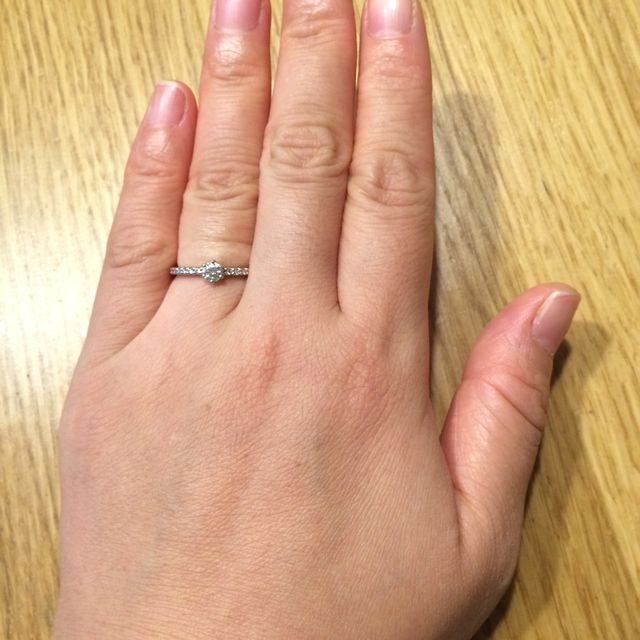 【バーニーズニューヨーク(BARNEYS NEW YORK)の口コミ】 一見ふつうのデザインですが、よく見るとすごく立体的で個性的です。

シ…