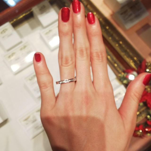 【ケイウノ ブライダル(K.UNO BRIDAL)の口コミ】 まず一番に目がいったのはダイヤの綺麗さです。小粒ではあるもののとても…