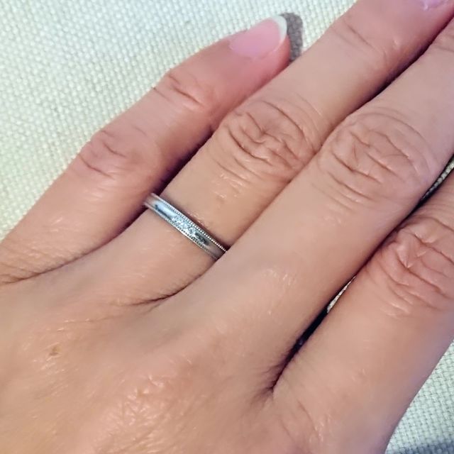 【canal4℃(カナルヨンドシー)の口コミ】 シンプルながらも、少しダイヤが入ってるデザインが良かった。
婚約指輪が…