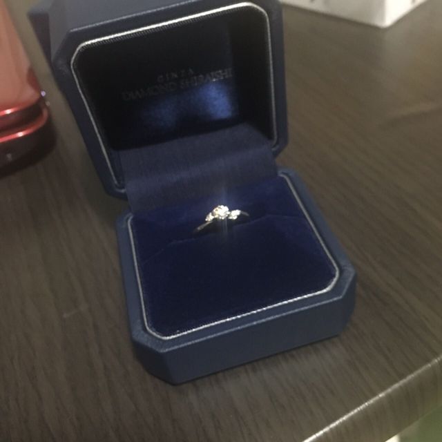 【銀座ダイヤモンドシライシの口コミ】 いろんな指輪を見て飽きていたのにもかかわらず、これをつけた瞬間、これ…