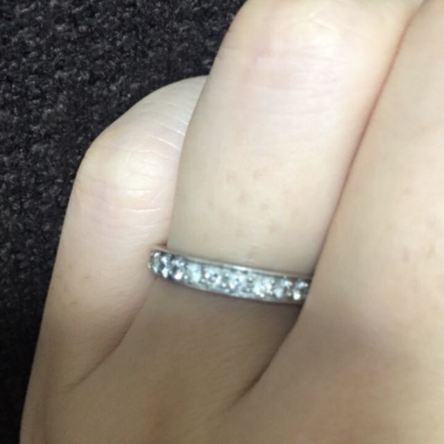 【ティファニー(Tiffany & Co.)の口コミ】 婚約指輪のティファニーセッティングと重ね着けしたかったので、それに合…