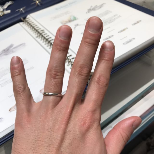 【銀座ダイヤモンドシライシの口コミ】 ストレート、オーバルでプラチナ、かつ装飾のないシンプルでオーソドック…