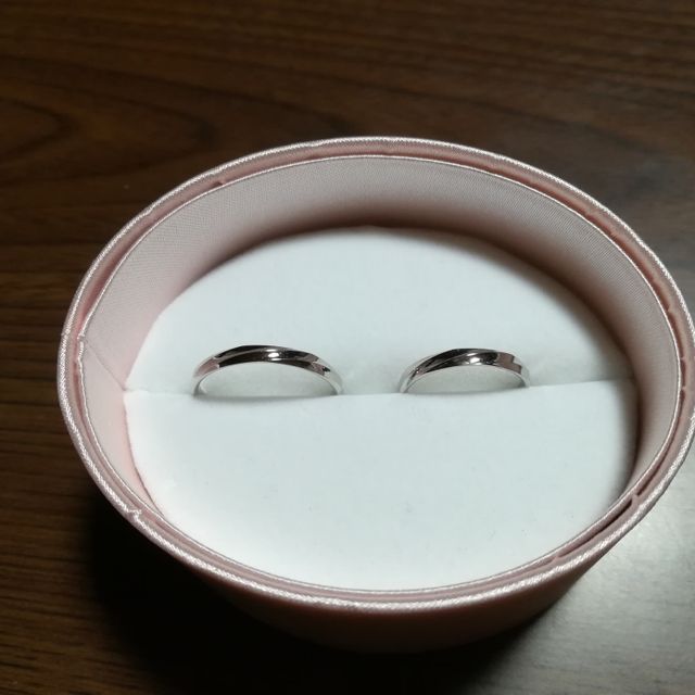 【insembre(インセンブレ)の口コミ】 シンプルなデザイン、そして二人で１０万円の予算で探していました。まさ…