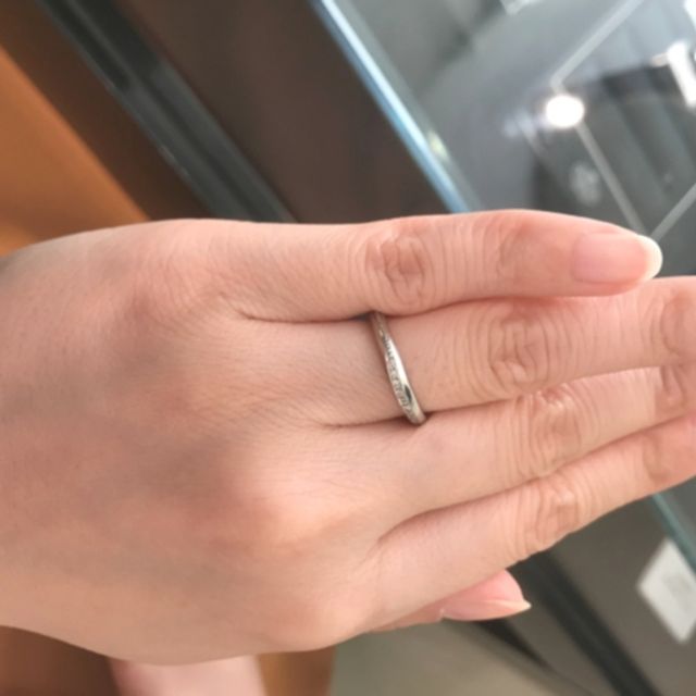 【エクセルコダイヤモンド(EXELCO DIAMOND)の口コミ】 シンプルなデザインでありながら個性的で人と被らないリングを探しており…