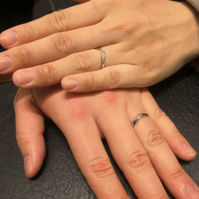 【俄(にわか)の口コミ】 女性のリングにはピンクダイヤがふんだんに入っていて、可愛らしい女性ら…