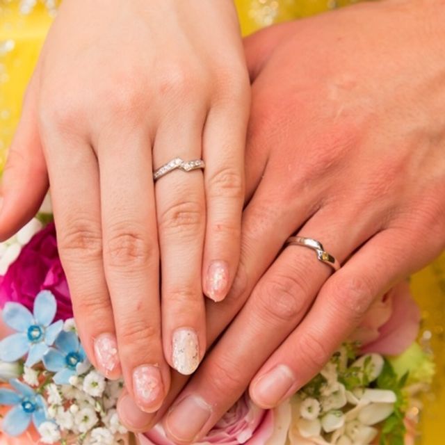 【俄(にわか)の口コミ】 この指輪にした決め手は、一目惚れでした。実際に店舗で見て、指にはめる…