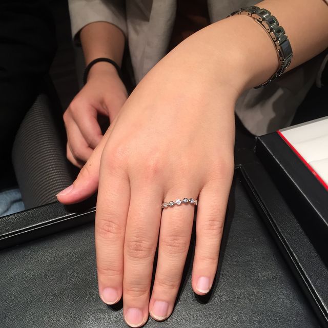 【ラザール ダイヤモンド(LAZARE DIAMOND)の口コミ】 婚約指輪を探して入るころ、ホームページで見て、素敵だなぁと思い、試着…
