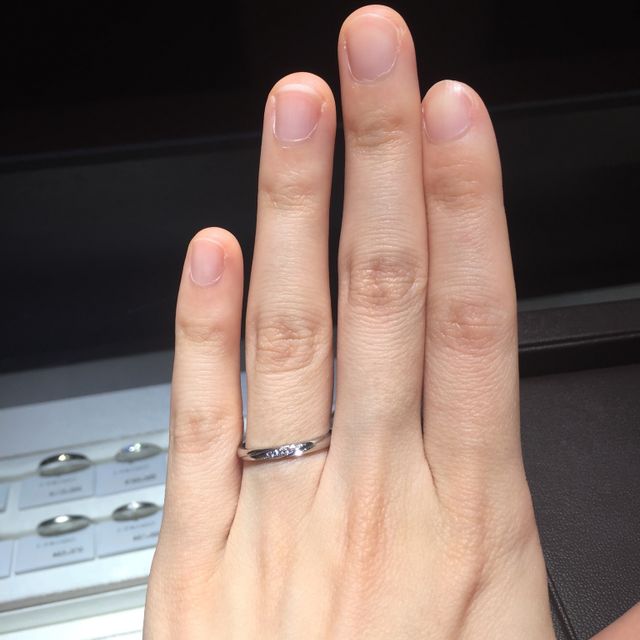 【アイプリモ(I-PRIMO)の口コミ】 派手すぎず、普段使いに向いているように感じ、斜めのデザインも気に入っ…