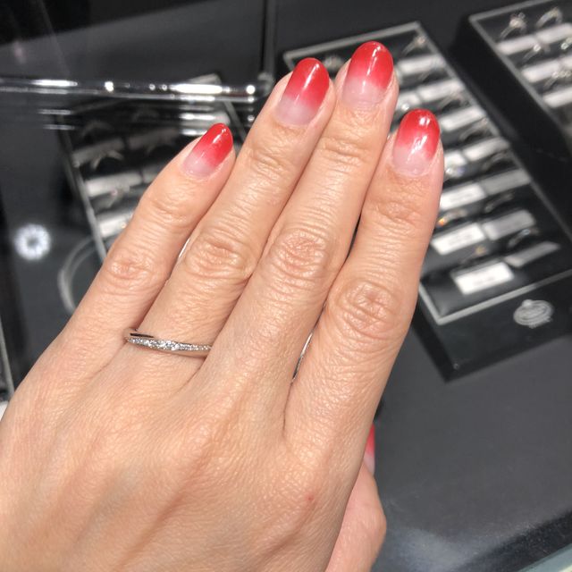 【エクセルコダイヤモンド(EXELCO DIAMOND)の口コミ】 ダイヤモンドにするつもりはなかったのですが、婚約指輪が無いので結婚指…