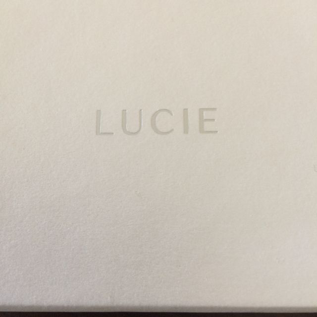 【LUCIE(ルシエ)の口コミ】 婚約指輪を探していた際に、このデザインとこのデザインが兼ね備えていた…