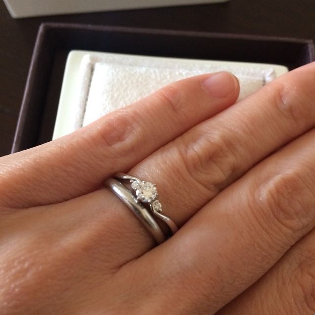 【LUCIE(ルシエ)の口コミ】 婚約指輪を探していた際に、このデザインとこのデザインが兼ね備えていた…