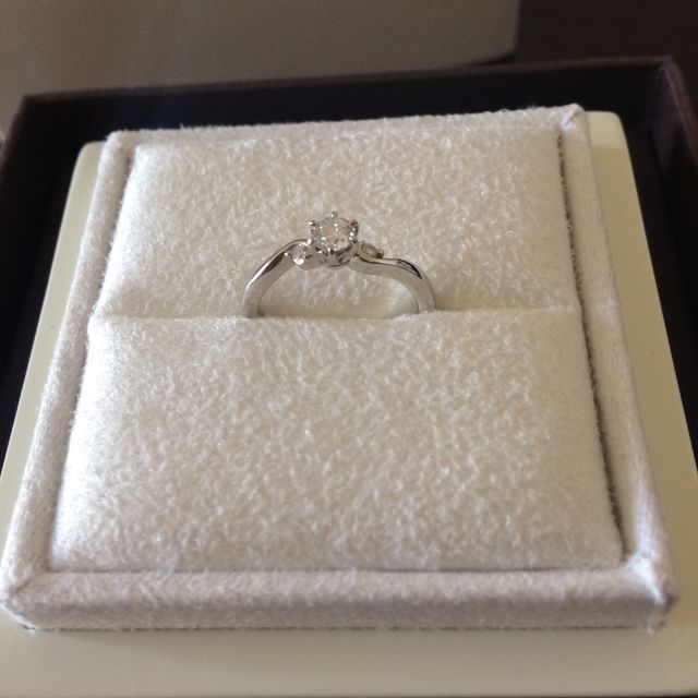 【LUCIE(ルシエ)の口コミ】 婚約指輪を探していた際に、このデザインとこのデザインが兼ね備えていた…