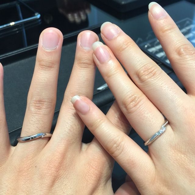 【エクセルコダイヤモンド(EXELCO DIAMOND)の口コミ】 女性の指輪は各ブランドで似た指輪がありますが、その中でも男性の指輪に…