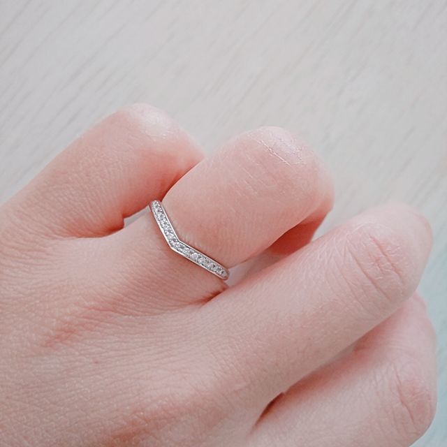 【LAPAGE(ラパージュ)の口コミ】 婚約指輪にV字をいただいたのでV字がほしくて探していました。
私はあまり…