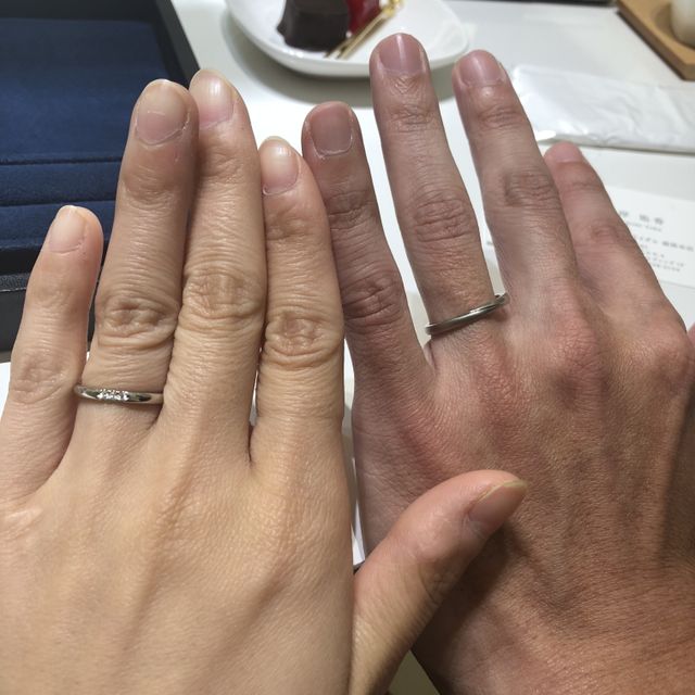 【4℃ BRIDAL(ヨンドシーブライダル)の口コミ】 シンプルなのでずっと使えるデザインだと思います。個人的には、婚約指輪…