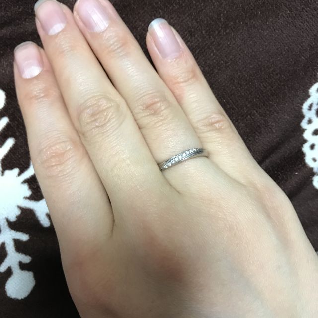 【4℃ BRIDAL(ヨンドシーブライダル)の口コミ】 店舗へ行き、いくつかつけさせていただきました。その中で、お互いが気に…