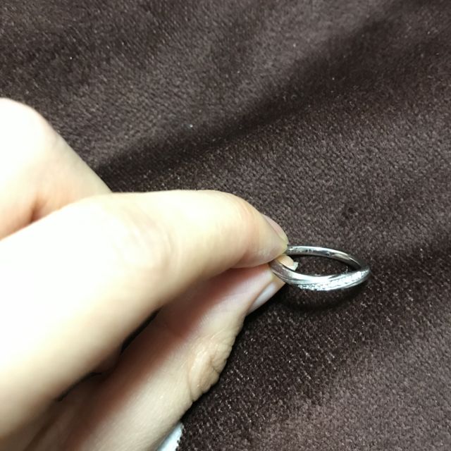 【4℃ BRIDAL(ヨンドシーブライダル)の口コミ】 店舗へ行き、いくつかつけさせていただきました。その中で、お互いが気に…