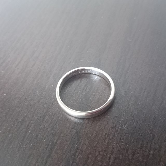 【ティファニー(Tiffany & Co.)の口コミ】 細ずぎず、太過ぎないシンプルで飽きのこないデザインと、実際に同じよう…