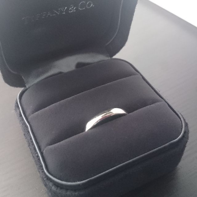 【ティファニー(Tiffany & Co.)の口コミ】 細ずぎず、太過ぎないシンプルで飽きのこないデザインと、実際に同じよう…