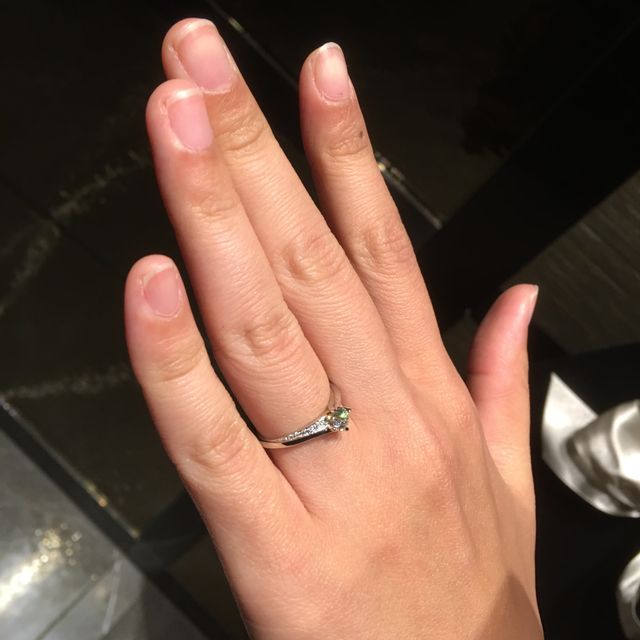 【エクセルコダイヤモンド(EXELCO DIAMOND)の口コミ】 一番の決め手は、彼女が気にいったデザインであること。
新作だからという…