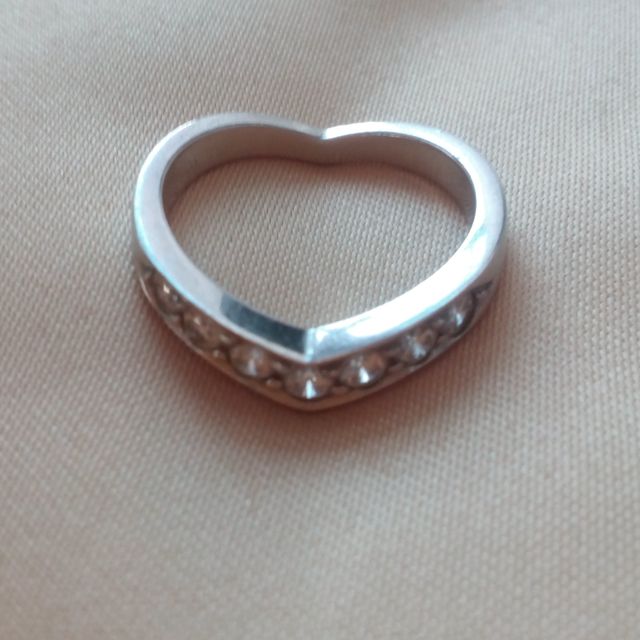 【ティファニー(Tiffany & Co.)の口コミ】 アラフォーになってからの結婚だったので、突然派手な指輪をするのもちょ…