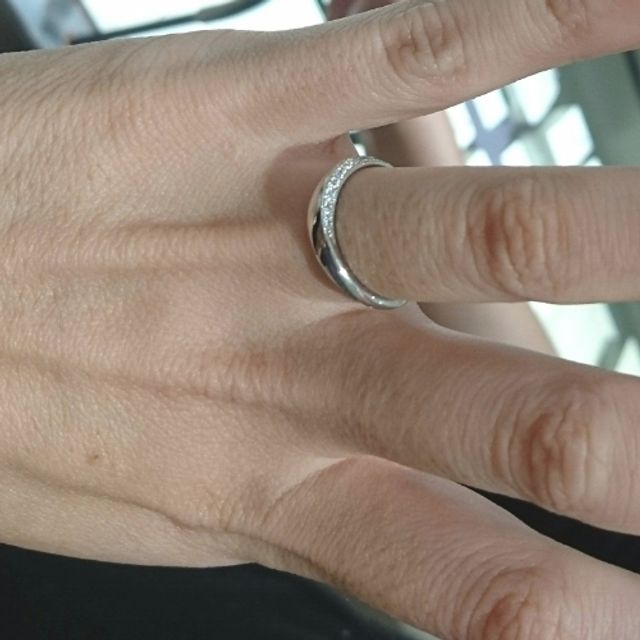 【俄(にわか)の口コミ】 メレダイヤがキラキラと輝き綺麗なのですが、正面からは見えにくい造りの…