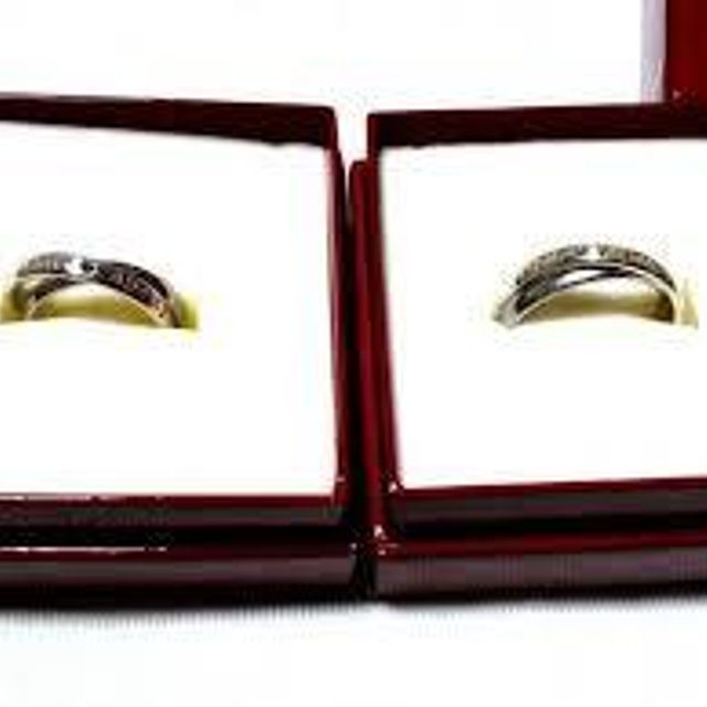 【BLOOM(ブルーム)の口コミ】 シンプルであり、かつ知性的なデザイン。

気取らず、普段から着用したい…