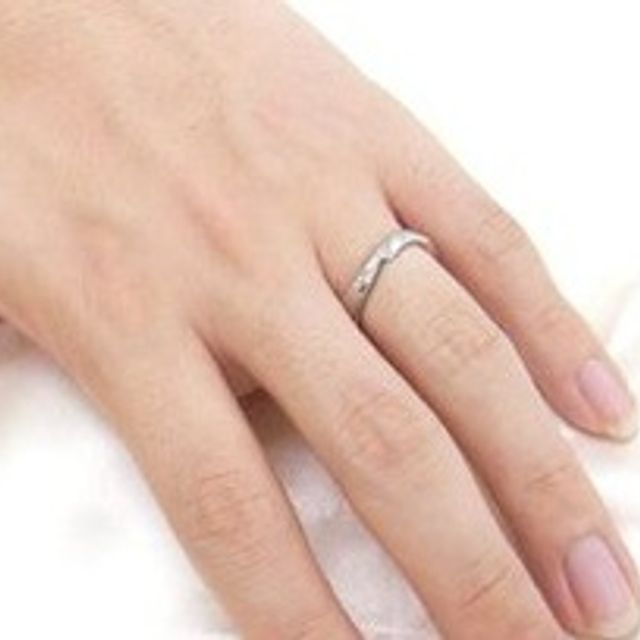 【BLOOM(ブルーム)の口コミ】 シンプルであり、かつ知性的なデザイン。

気取らず、普段から着用したい…