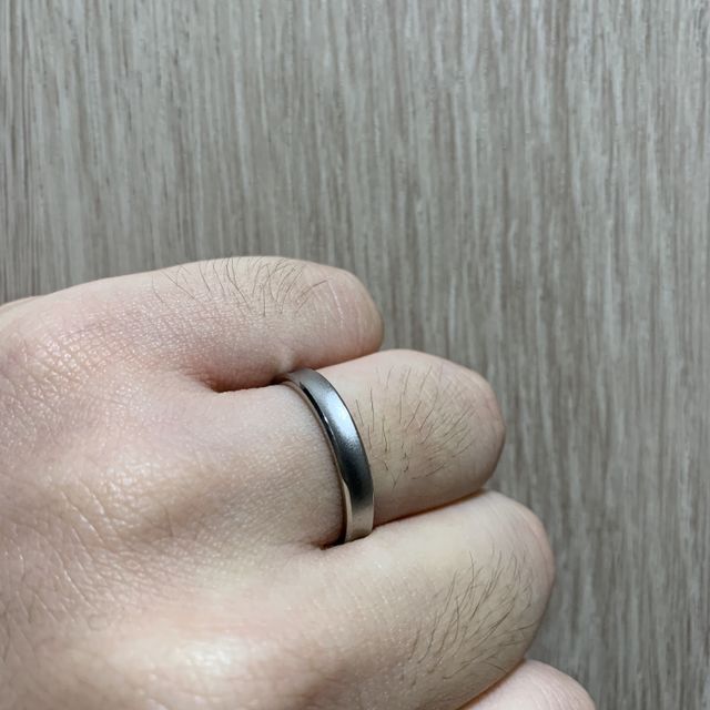 【Ptau(ピトー)の口コミ】 中央が窪んでありマット加工がされているリバースマットで、あまりギラギ…