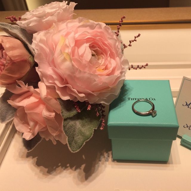 【ティファニー(Tiffany & Co.)の口コミ】 シンプルな婚約指輪を探していました。ティファニーセッティングは、シン…