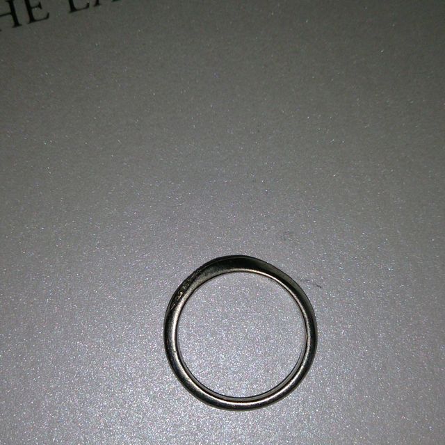 【ラザール ダイヤモンド(LAZARE DIAMOND)の口コミ】 婚約指輪とセットで付けることを考えており、同じ斜めのデザインを希望し…