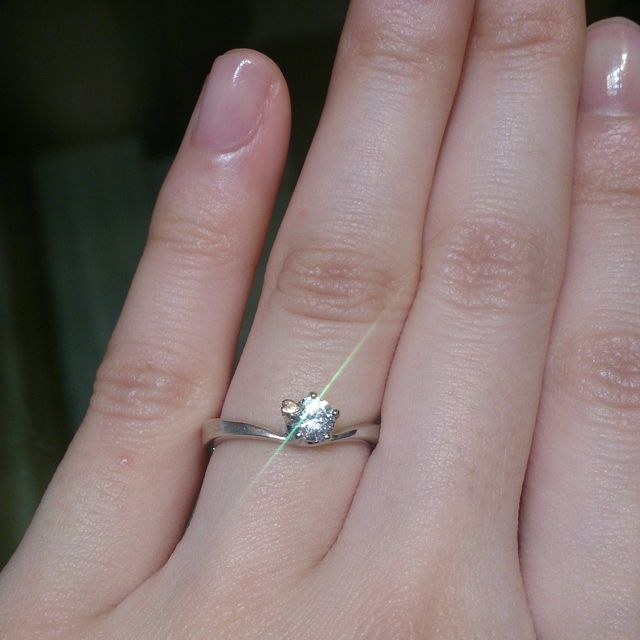 【杢目金屋(もくめがねや)の口コミ】 ダイヤモンドを顕微鏡でのぞくと、ピンク色の桜の花びらが見える、「さく…