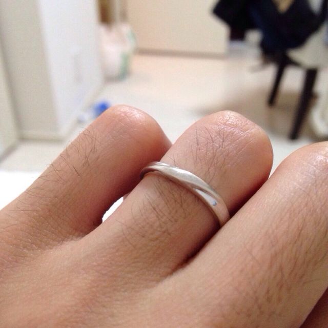 【組曲ジュエリーの口コミ】 私はシルバーや、プラチナのような銀色は手から浮いたように見えてしまう…