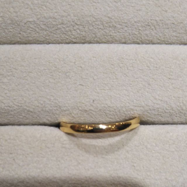 【TRECENTI(トレセンテ)の口コミ】 ゴールドの色なので、指にもよく馴染みますし、少しだけウェーブがかかっ…