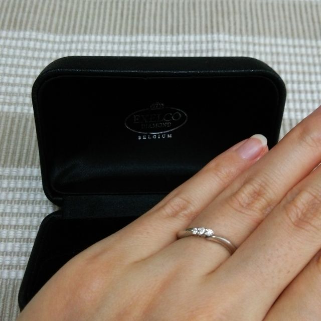 【エクセルコダイヤモンド(EXELCO DIAMOND)の口コミ】 普段からつけていられる様に、シンプルでかつ指が細く見えるようなデザイ…