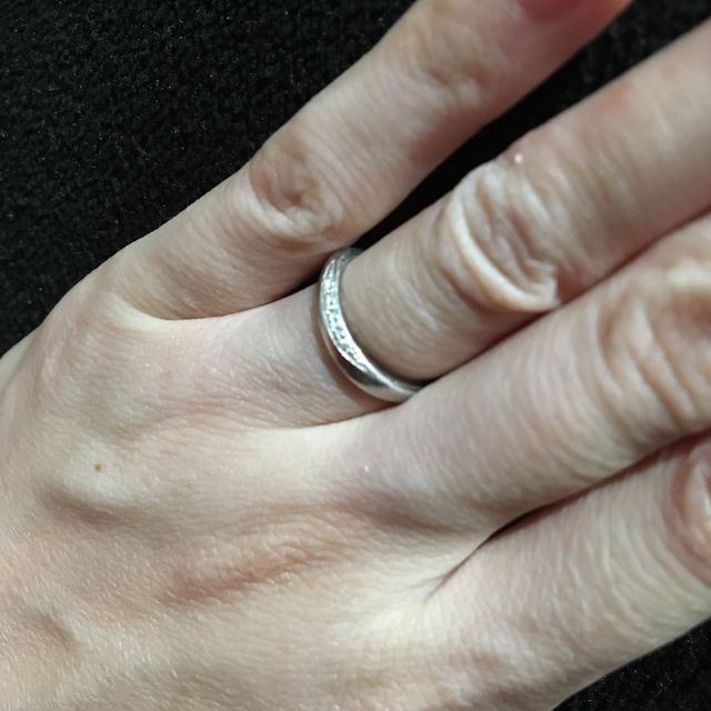 【ケイウノ ブライダル(K.UNO BRIDAL)の口コミ】 サイズがないのでフルオーダーしか選択肢がなかった。
イニシャルにあわせ…