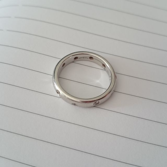 【ティファニー(Tiffany & Co.)の口コミ】 石がついていない指輪はちょっと寂しいと思ったのでダイヤ入りだけを考え…