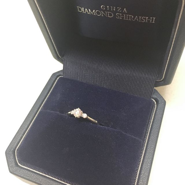 【銀座ダイヤモンドシライシの口コミ】 指が細いのでダイヤモンドがでーん！と付いているようなものでなく、華奢…