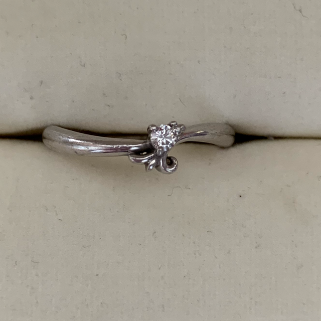 【ケイウノ ブライダル(K.UNO BRIDAL)の口コミ】 新しい生活が始まるという意味を込めて、新芽のようなデザインにしました…