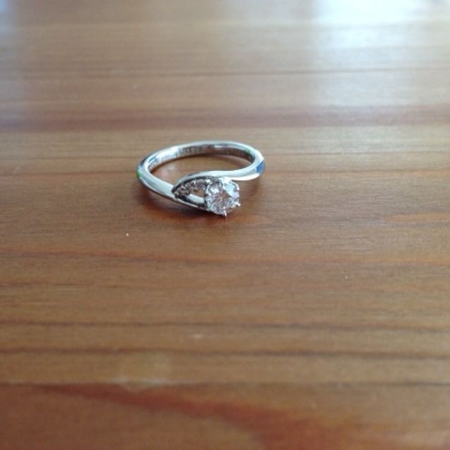 【ラザール ダイヤモンド(LAZARE DIAMOND)の口コミ】 形が気に行ったこともあるのですが、お店の方の話術に引きこまれてしまい…