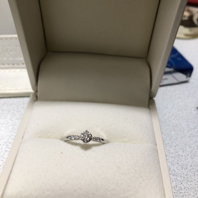 【et.lu(エトル)の口コミ】 形、デザイン、付けた感じ全て良かったです！
ダイヤモンドもバランスよく…