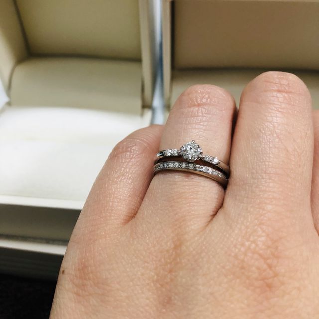 【RosettE(ロゼット)の口コミ】 一目惚れでした！
形、デザイン、つけた感じも全て良かったです。
指輪の…