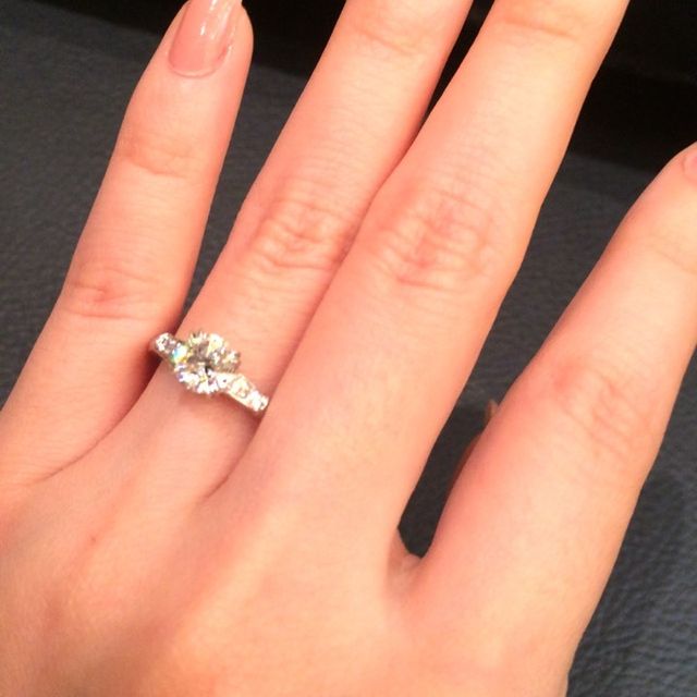 【ハリー・ウィンストン(Harry Winston)の口コミ】 奥さんが長年憧れていたブランドであったことが一番の決め手です。ハリー…