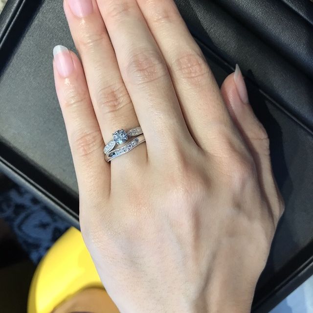 【エクセルコダイヤモンド(EXELCO DIAMOND)の口コミ】 ダイヤモンドと台座のデザインが好みすぎて、他のブランドも考えていまし…